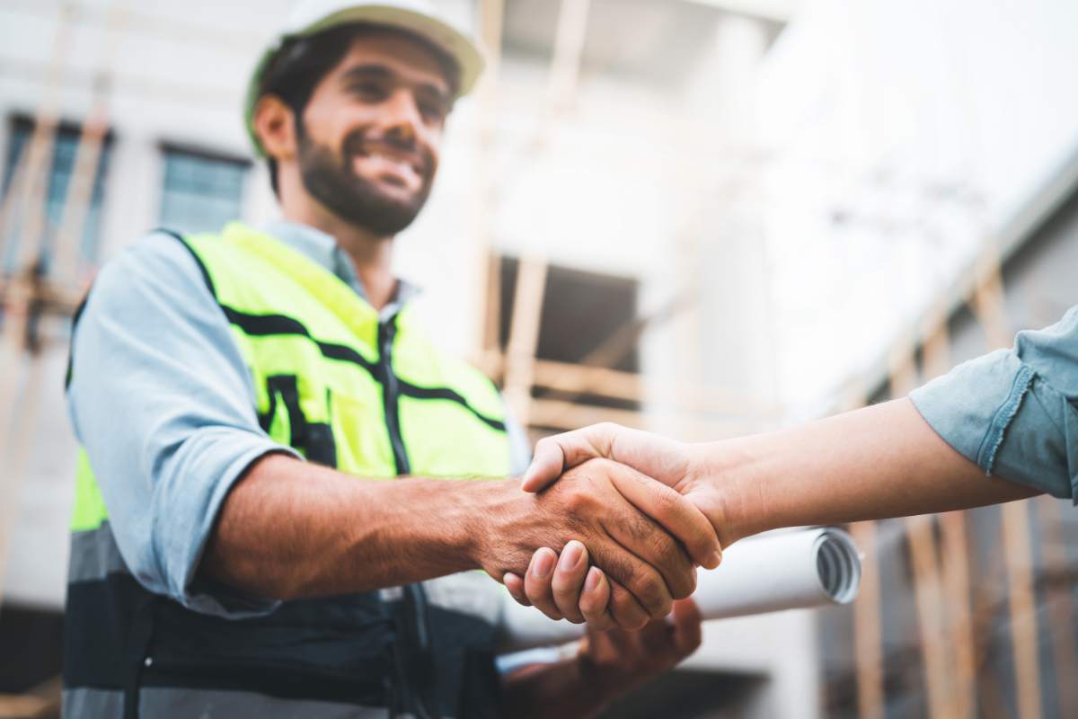 In Italia mancano tutti questi operai, questi lavoratori sono richiestissimi: perché non si trovano 2 Operai
