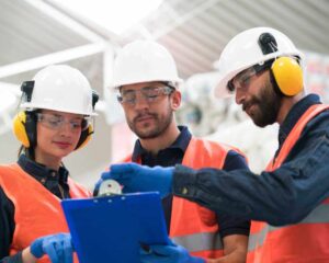In Italia mancano tutti questi operai, questi lavoratori sono richiestissimi: perché non si trovano 1 Operai