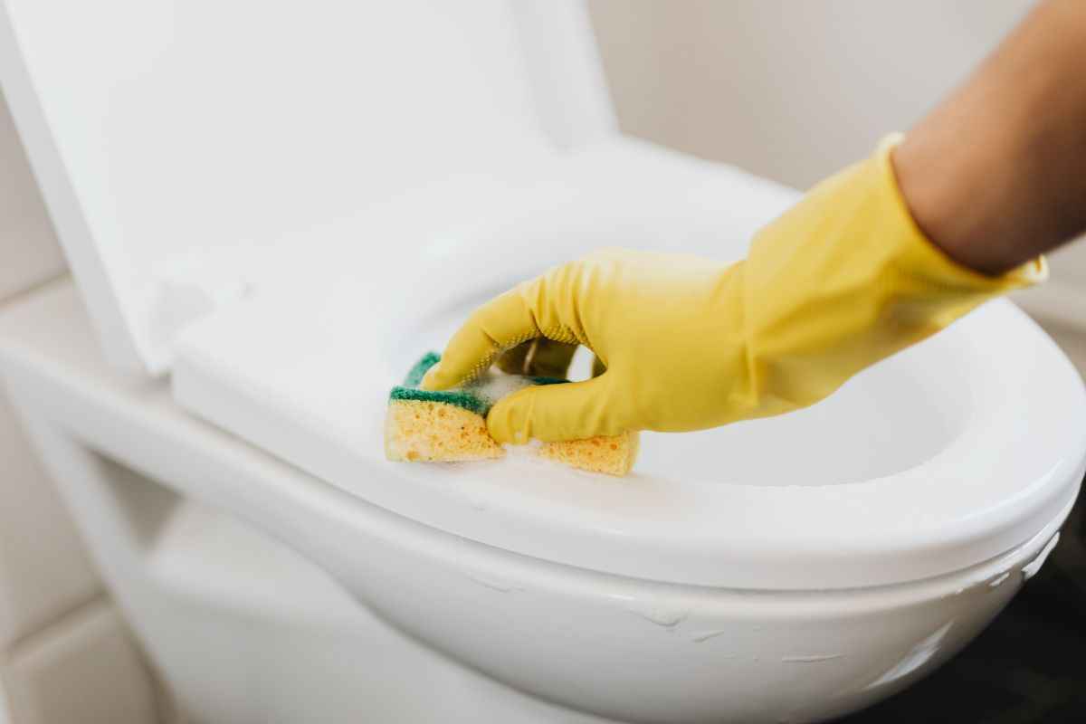 basta un solo cucchiaio di acqua ossigenata per pulire tutta casa