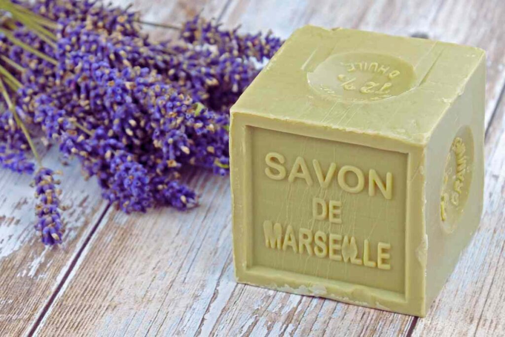 Con il sapone di Marsiglia pulisci casa senza spendere una fortuna