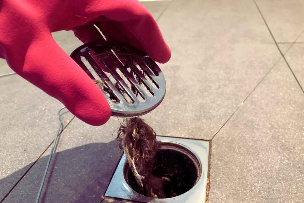 Scarico della doccia otturato: l'errore che facciamo tutti