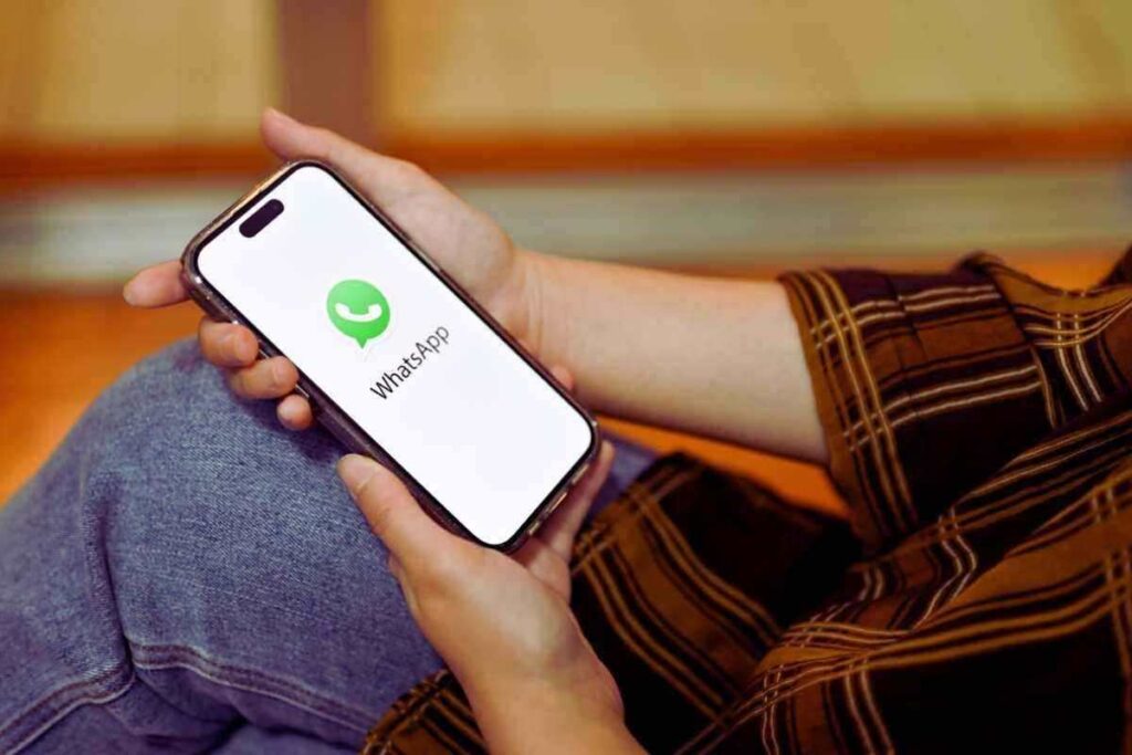 Panico su WhatsApp, utenti sotto attacco: ecco la truffa informatica che nessuno riesce a fermare 1 Panico su WhatsApp, utenti sotto attacco: la truffa informatica