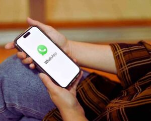 Panico su WhatsApp, utenti sotto attacco: la truffa informatica