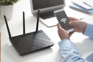 Wi-Fi Lento? Ecco la prova che il tuo vicino sta scaricando i film a tue spese